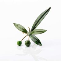 Broche con hojas de olivo y aceitunas verdes hecho a mano en Jaén